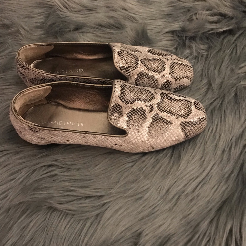 Donald J. Pliner grey snakeskin loafers